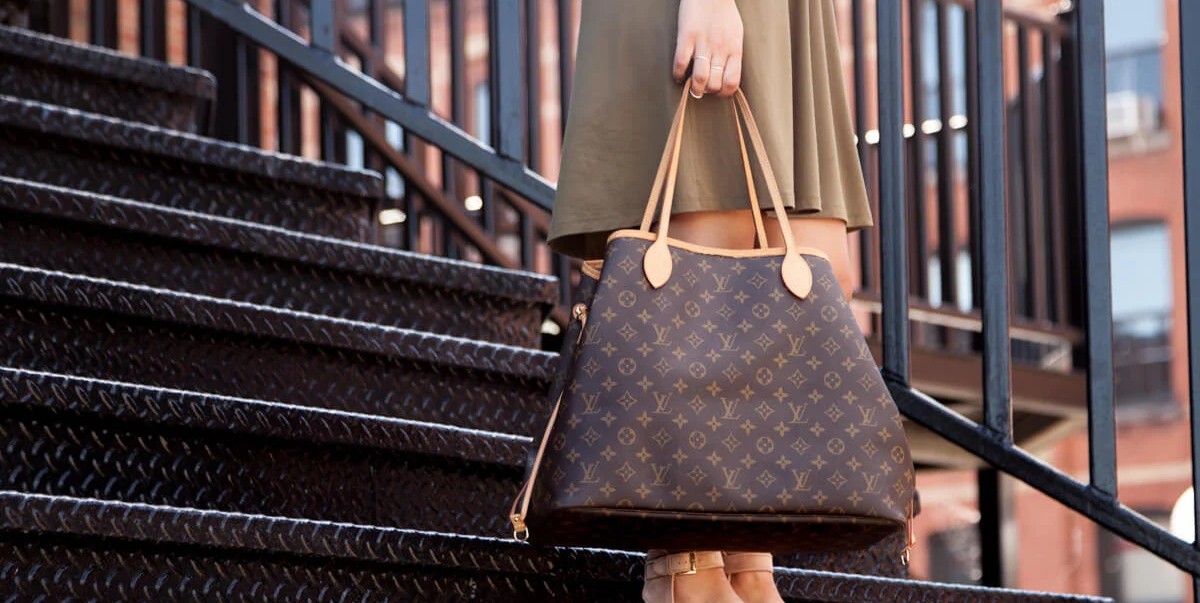 Ultimate Guide to the Louis Vuitton Neverfull Bag